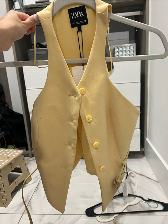 Zara Tops - Zara Soft Yellow Buttoned Tailored Vest